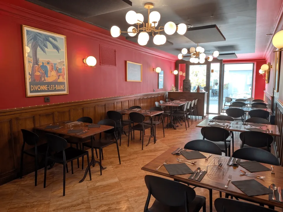 Restaurant-Lizenz III zu verkaufen: Stadtzentrum von Divonne-les-Bains, Terrasse + privater Garten am Wasser