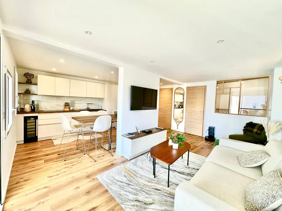 Appartement refait à neuf avec grande terrasse vue lac !!!