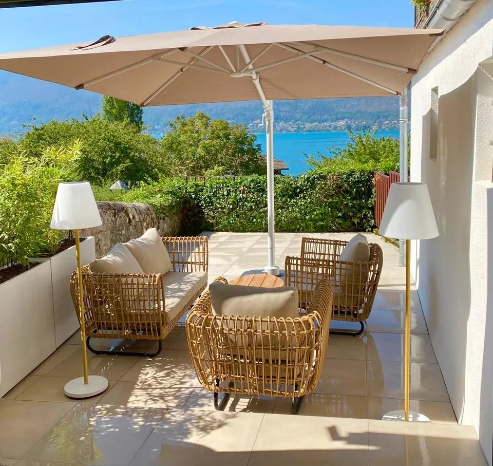 Appartement refait à neuf avec grande terrasse vue lac !!!