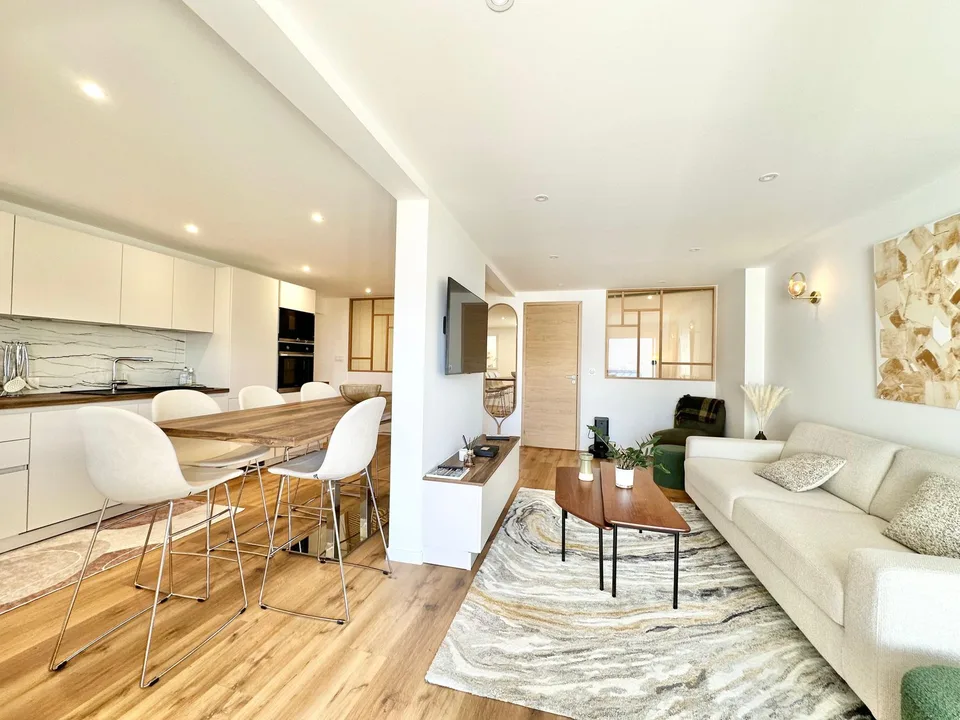 Appartement refait à neuf avec grande terrasse vue lac !!!