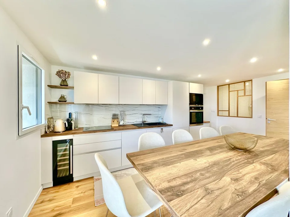 Appartement refait à neuf avec grande terrasse vue lac !!!