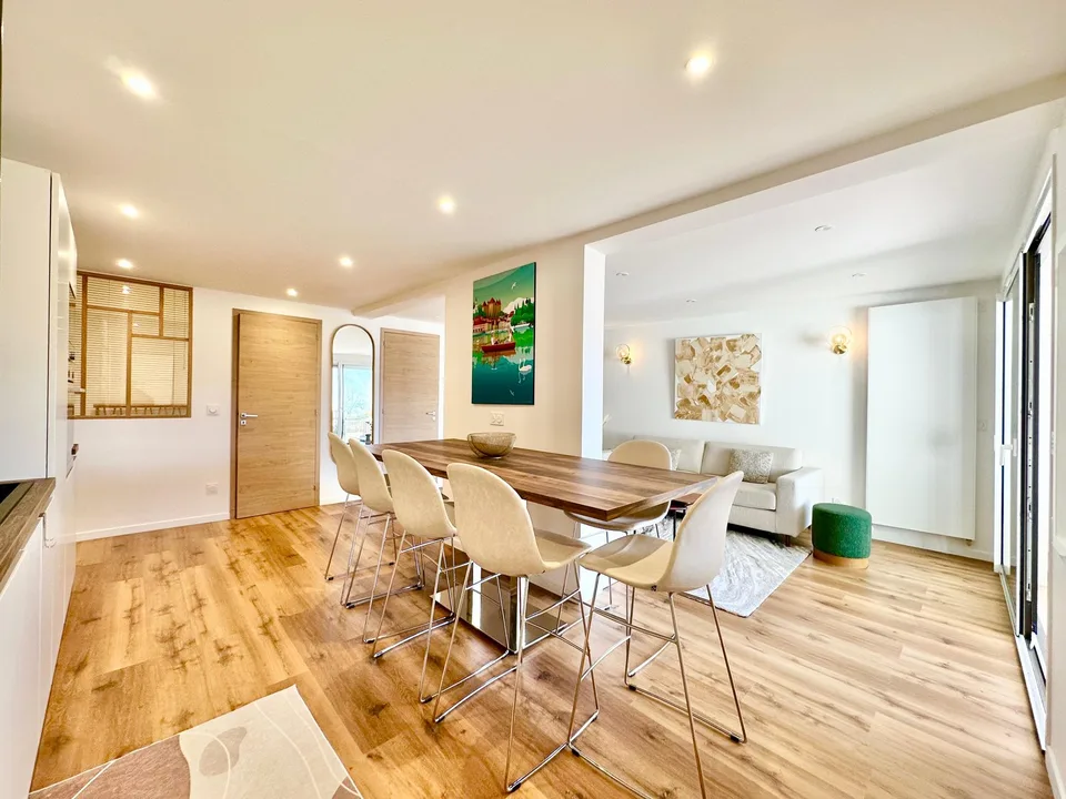 Appartement refait à neuf avec grande terrasse vue lac !!!