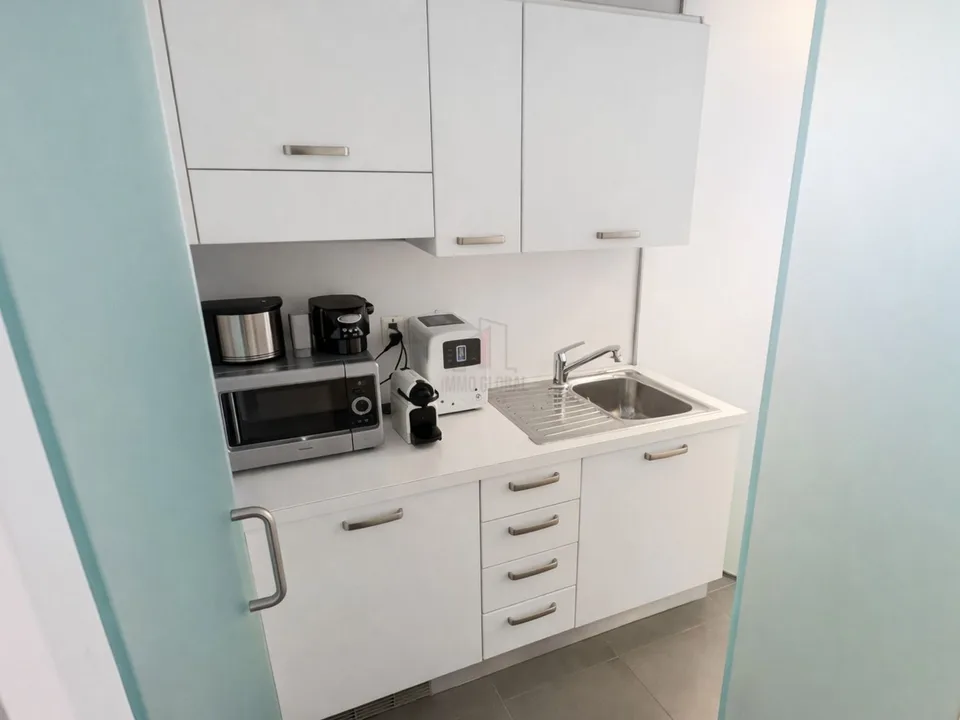 VERSATILE SPAZIO AMMINISTRATIVO ARREDATO IN LOCAZIONE