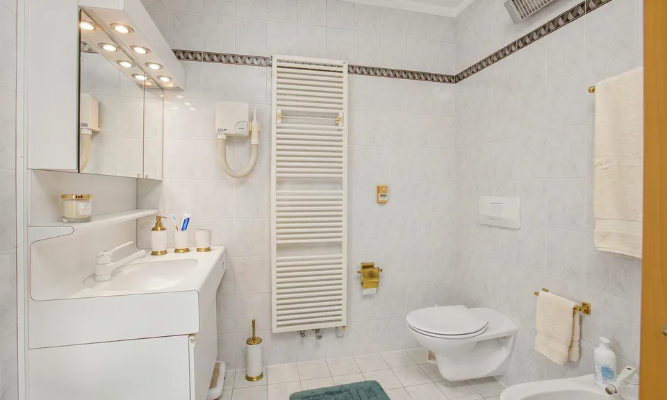 PRESTIGIOSA VILLA DI 9.5 LOCALI CON GRANDE TERRENO A VACALLO