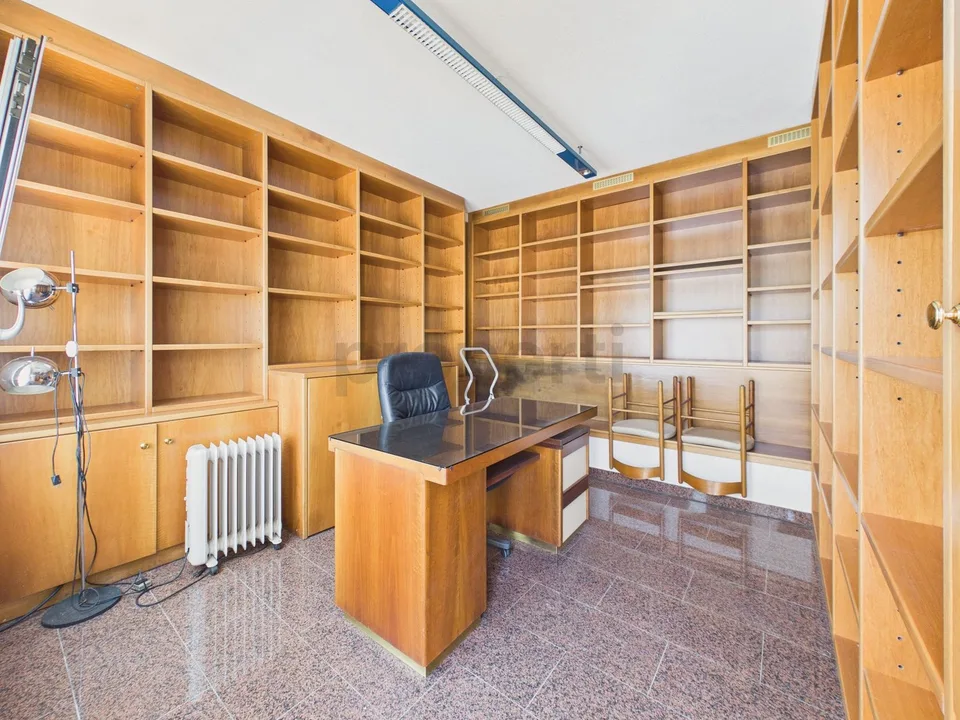 Elegantes Einfamilienhaus mit 6.5 Zimmern, großem Garten und Parkplatz, Breggia