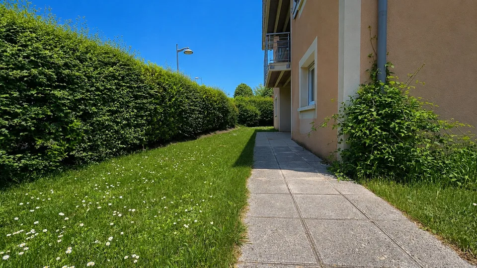 Peron, T3 de 76m2 avec terrasse/jardin 103m2, cave et 2 parkings