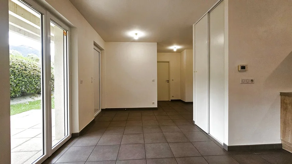 Peron, T3 de 76m2 avec terrasse/jardin 103m2, cave et 2 parkings