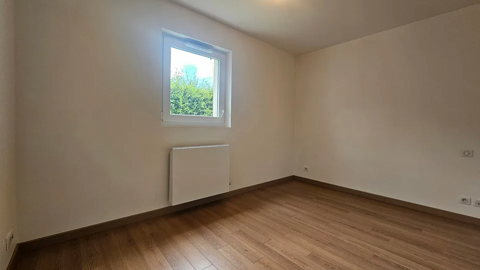 Peron, T3 de 76m2 avec terrasse/jardin 103m2, cave et 2 parkings