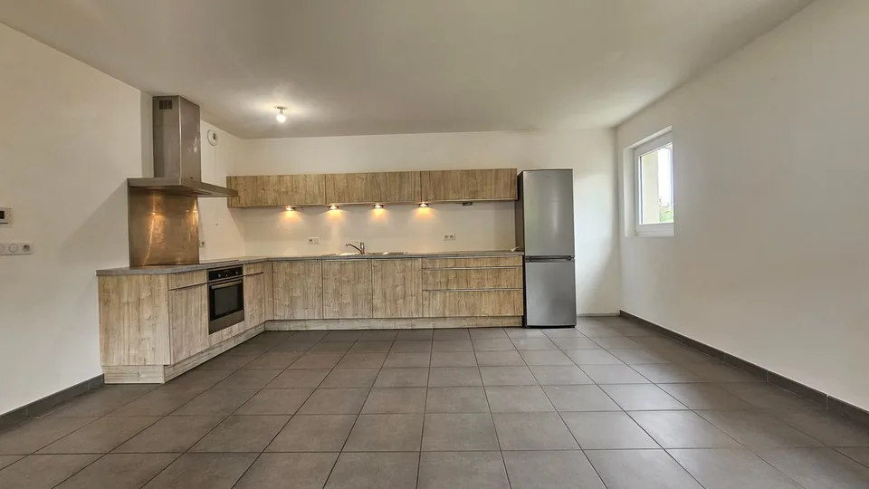 Peron, T3 de 76m2 avec terrasse/jardin 103m2, cave et 2 parkings