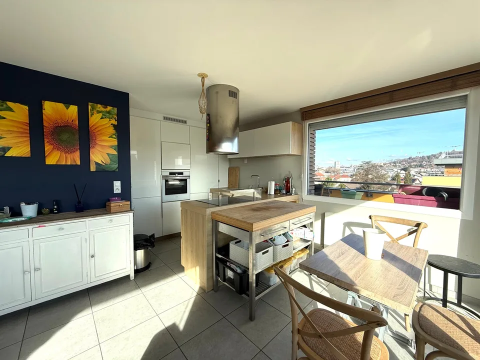 Appartement T3 en attique avec terrasse exceptionnelle à Vetraz Monthoux