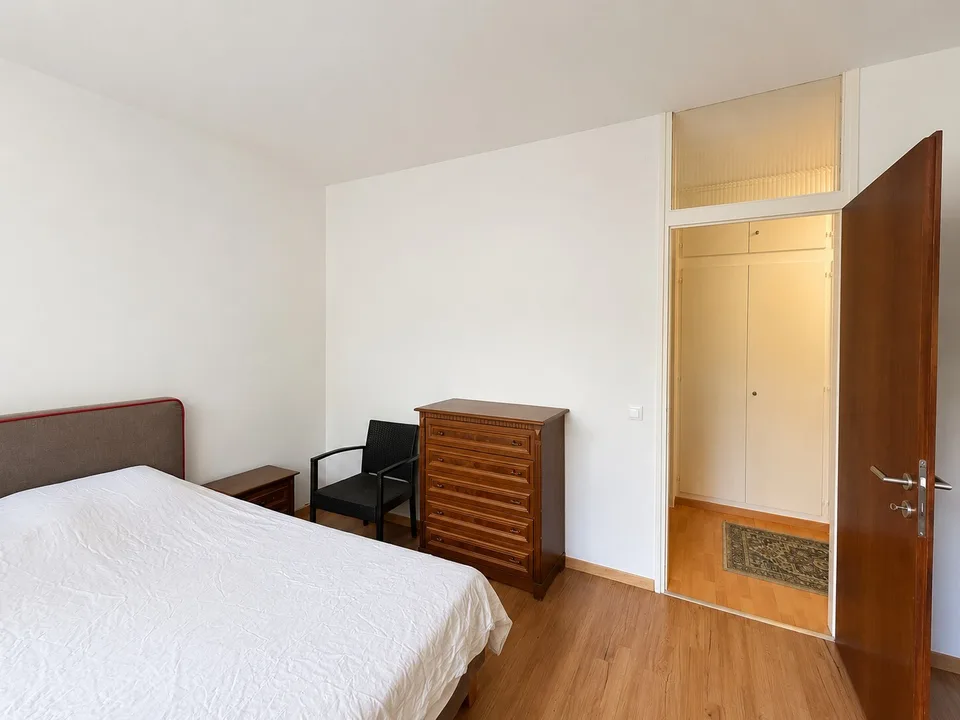 GROSSE 3.5 ZIMMER WOHNEINHEIT MIT GROßEM PRIVATGARTEN IN LUGANO BESSO