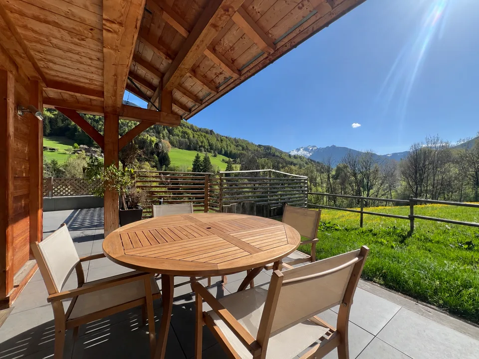 Magnifiziertes Chalet mit 110 m² Garagen und Panoramablick auf die Berge