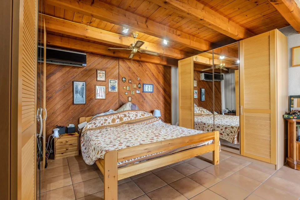 GROßES UND HELLES HAUS MIT 13 ZIMMERN IN NOVAZZANO
