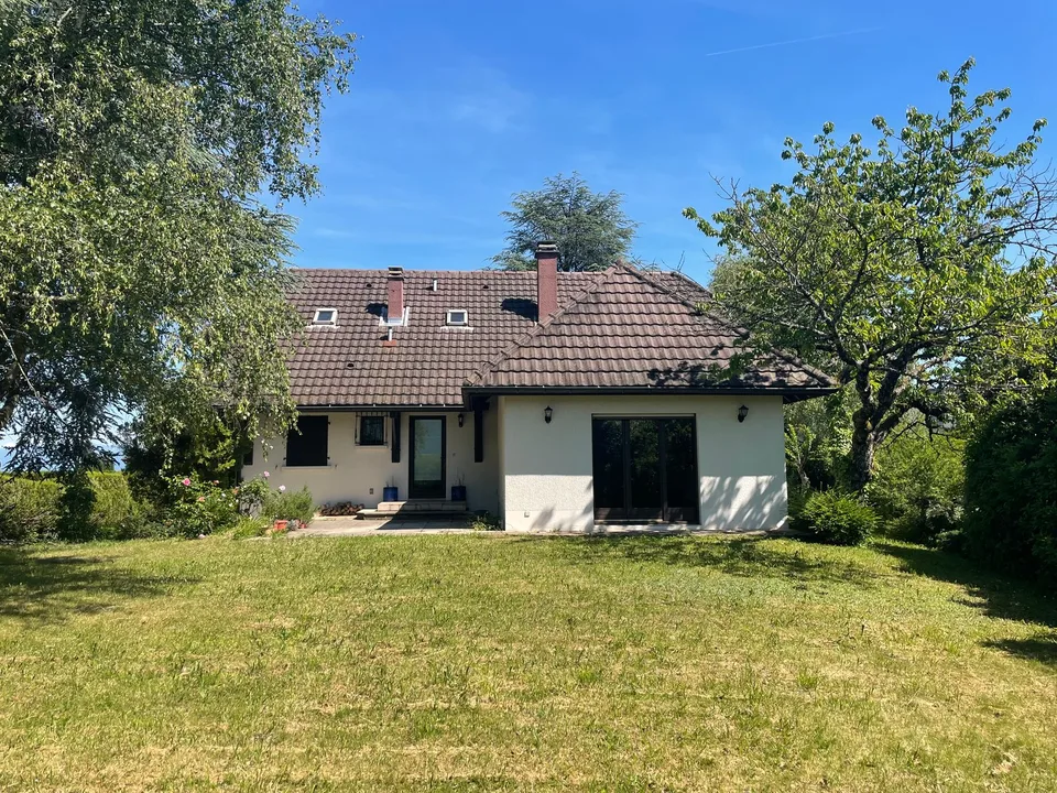 Großes Familienhaus in Prévessin-Moëns