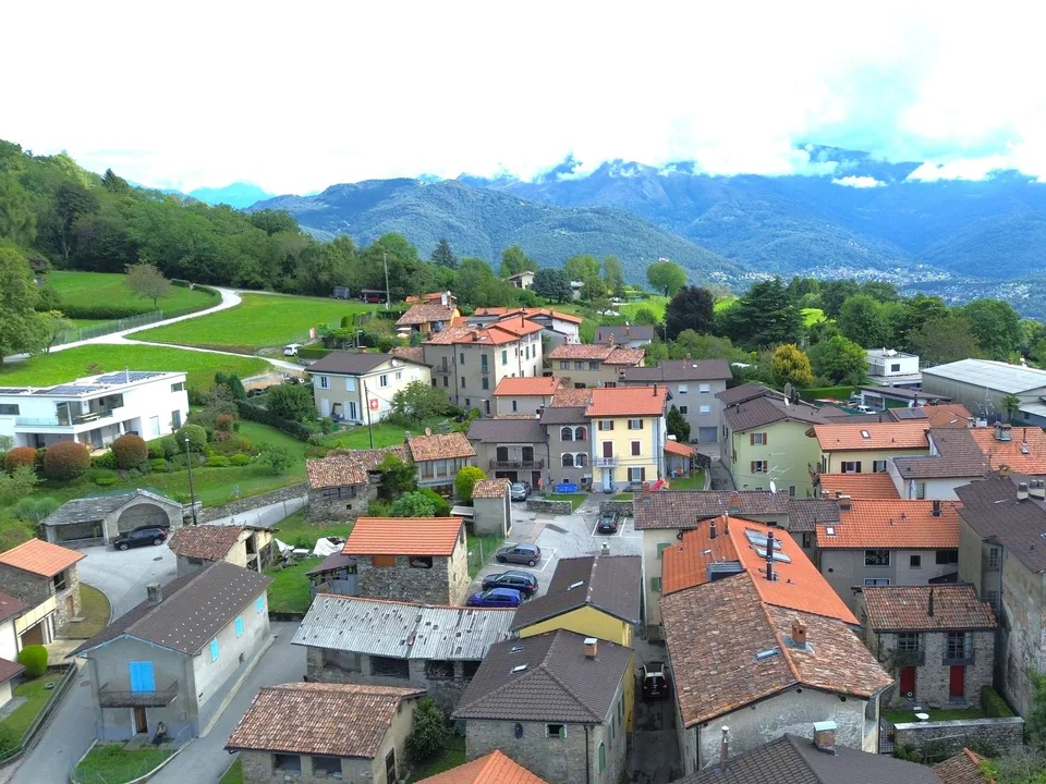 Picturesque single-family house with 3.5 rooms in Arosio