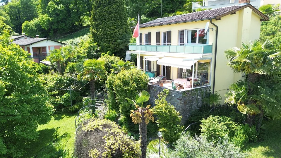 Traumhafte Villa in Pura mit herrlichem Seeblick und privatem Pool - Splendida villa a Pura con magnifica vista lago e piscina privata