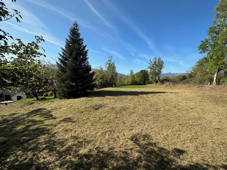 Terrain constructible de 1 053 m² avec vue dominante   Valserhône (secteur Lancrans)