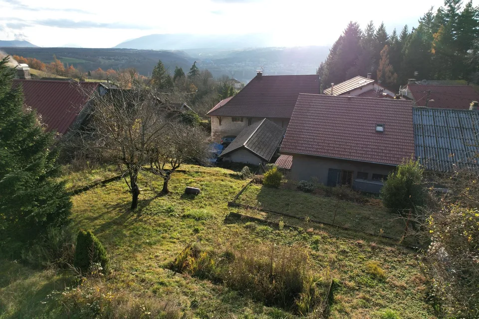 Terrain constructible de 1 053 m² avec vue dominante   Valserhône (secteur Lancrans)