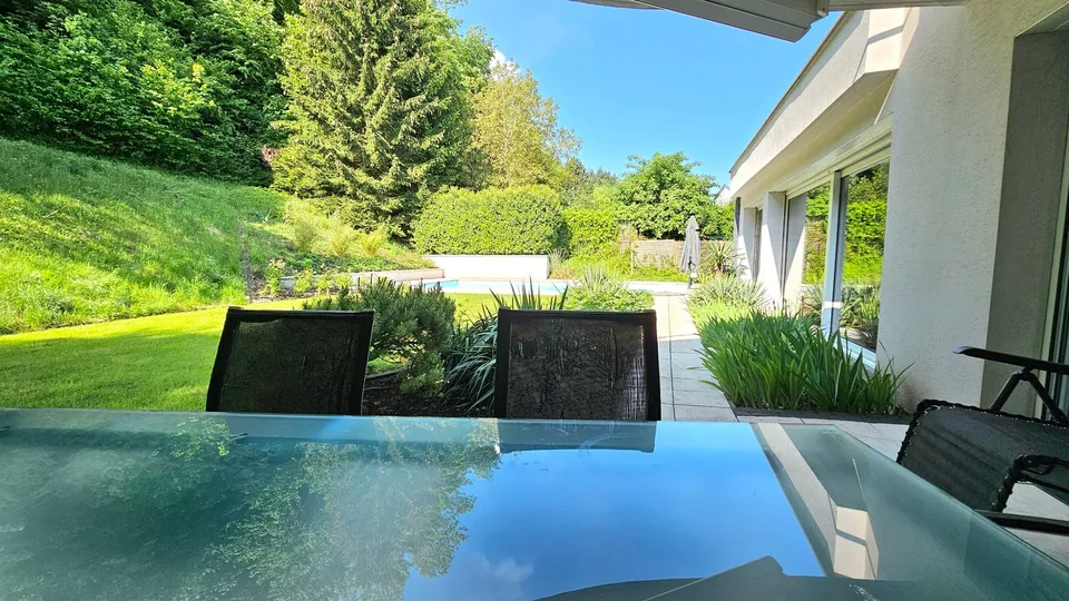 Traumhaftes Architektenvilla mit Pool in Ferrette