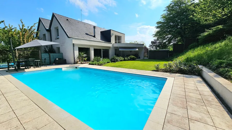Traumhaftes Architektenvilla mit Pool in Ferrette