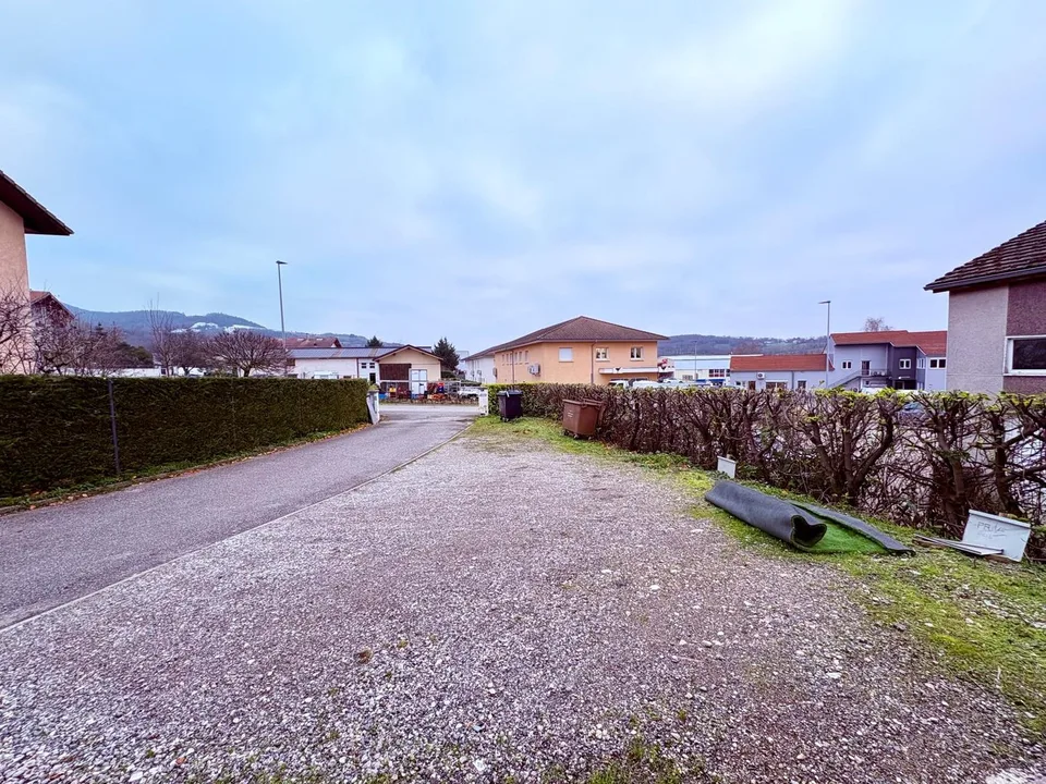 IDEALE PER INVESTITORI: CASA DOPPIA IN ZONA ARTIGIANALE