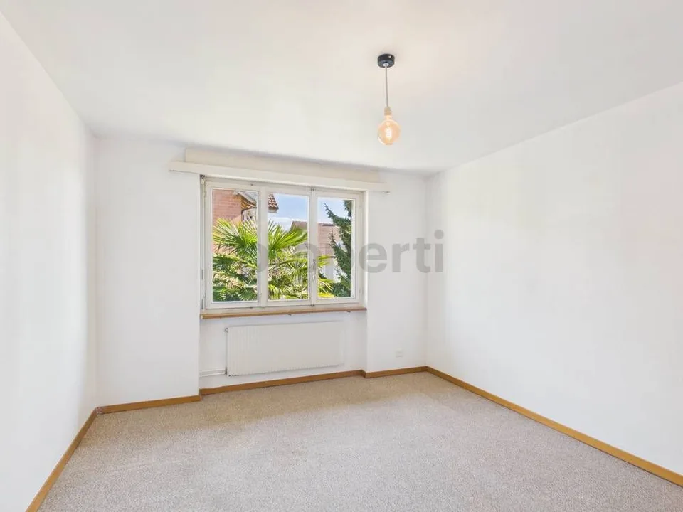 4.5-Zi.-Einfamilienhaus | Balkon, Doppelgarage und top Lage in Safnern