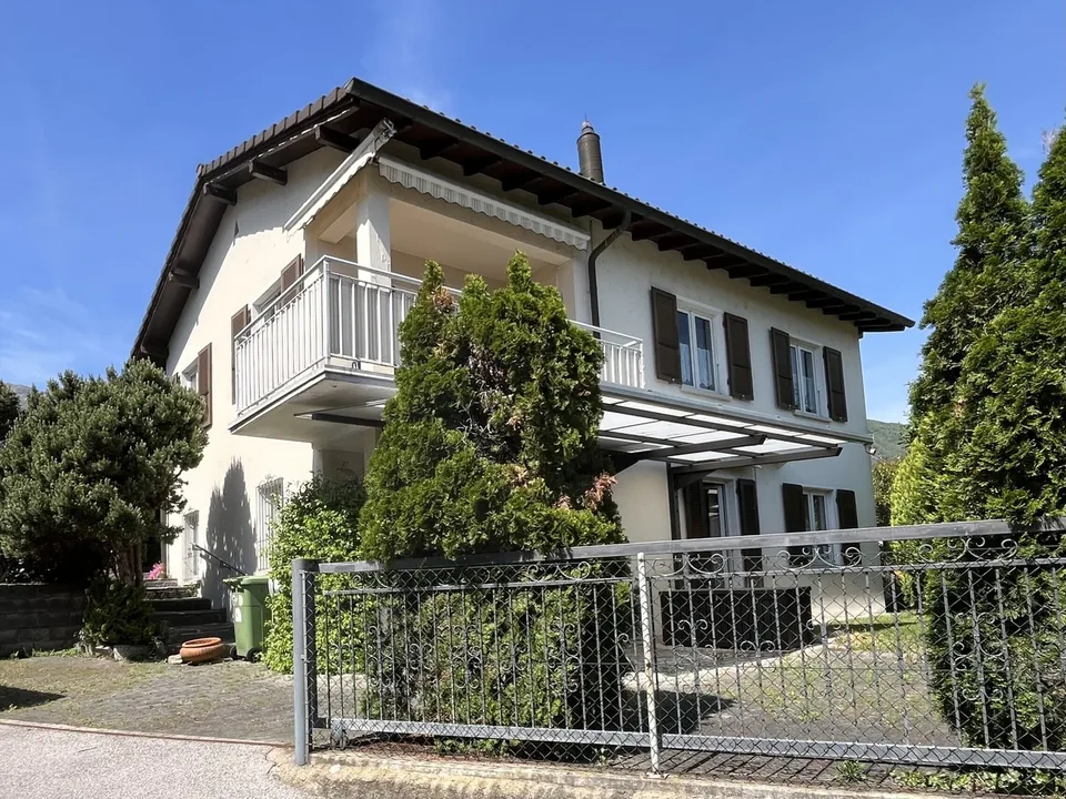 BIFAMILIENHAUS 7 ZIMMER MIT OFFENER AUSSICHT IN TORRICELLA