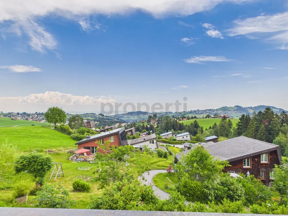 Casa familiare idillica con giardino soleggiato e piscina a Trogen AR – foto 1 di 28