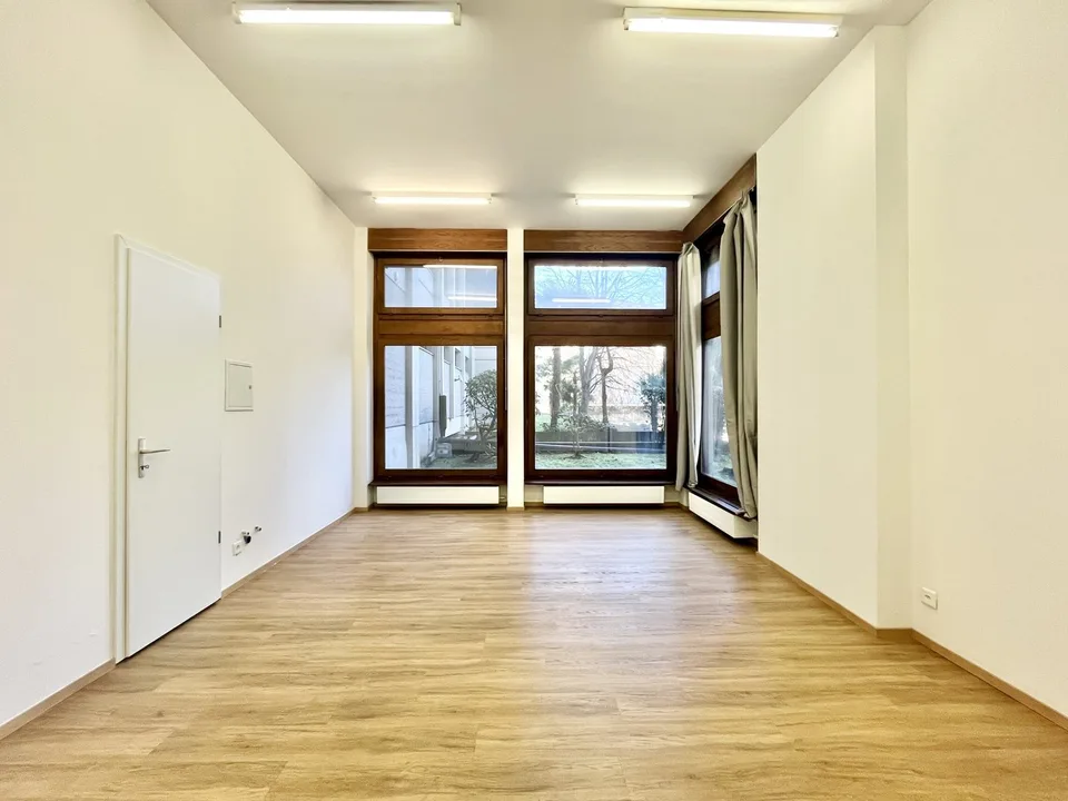 Bureau de 65 m² avec grandes fenêtres à Lugano Loreto à louer
