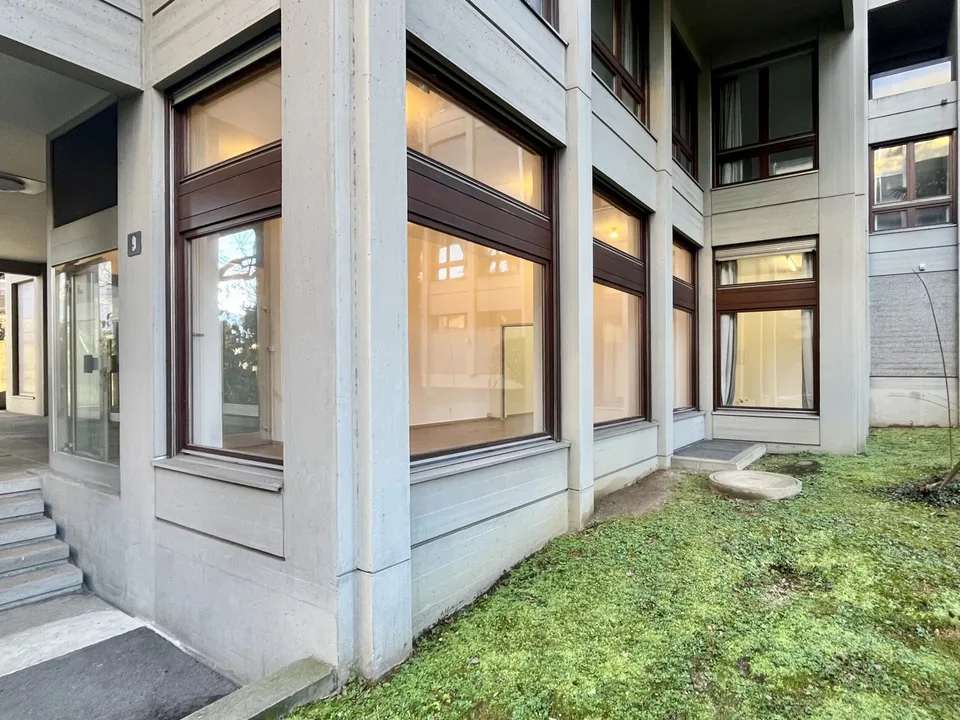 Bureau de 65 m² avec grandes fenêtres à Lugano Loreto à louer