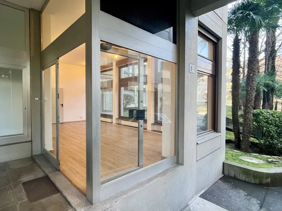Bureau de 65 m² avec grandes fenêtres à Lugano Loreto à louer