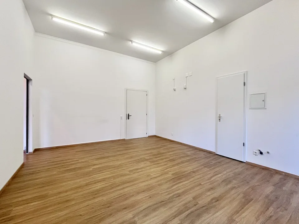 Bureau de 65 m² avec grandes fenêtres à Lugano Loreto à louer