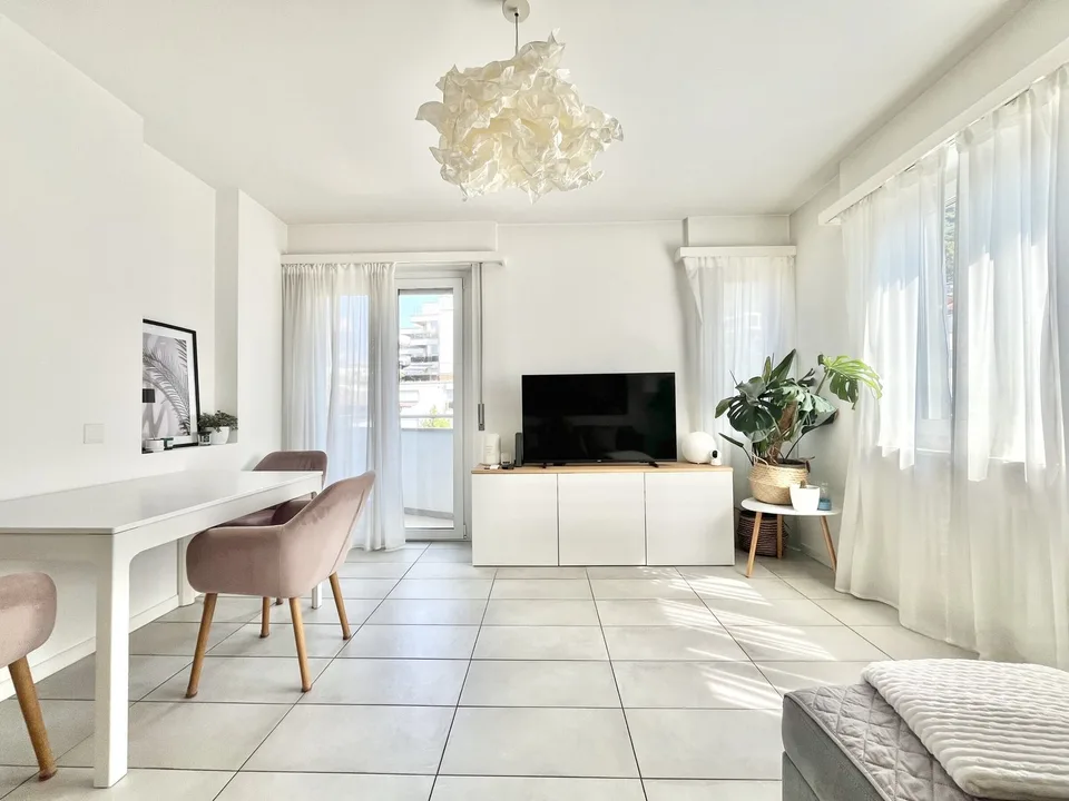Moderne 2.5-Zimmer-Wohnung mit komfortabler Terrasse in Paradiso