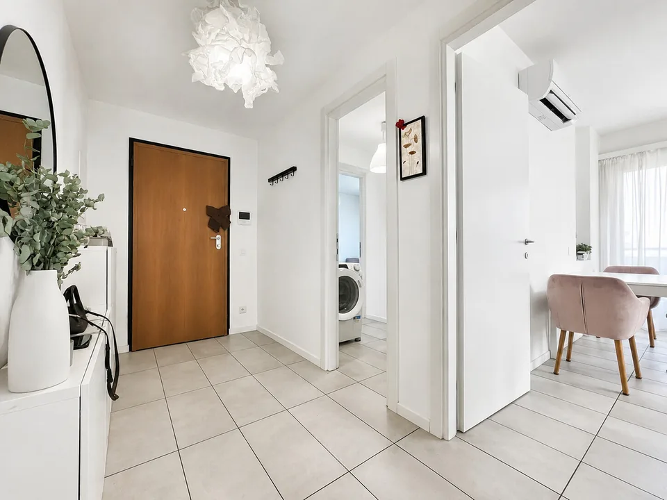 Moderne 2.5-Zimmer-Wohnung mit komfortabler Terrasse in Paradiso