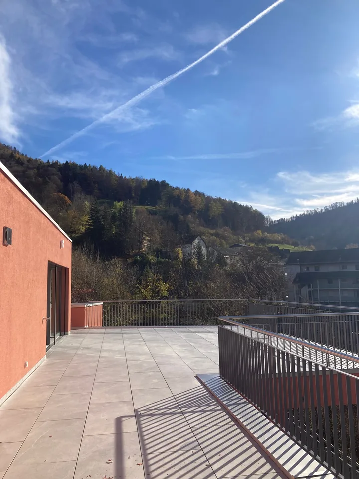 Dernier appartement attique 2.5 pièces avec vue sur la montagne à Waldenburg