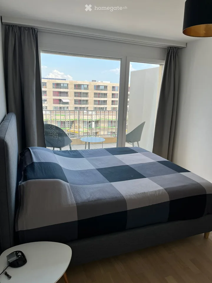 Appartement MEUBLÉ avec parking et balcon, charges incl. *** FURNISHED apartment charges incl.