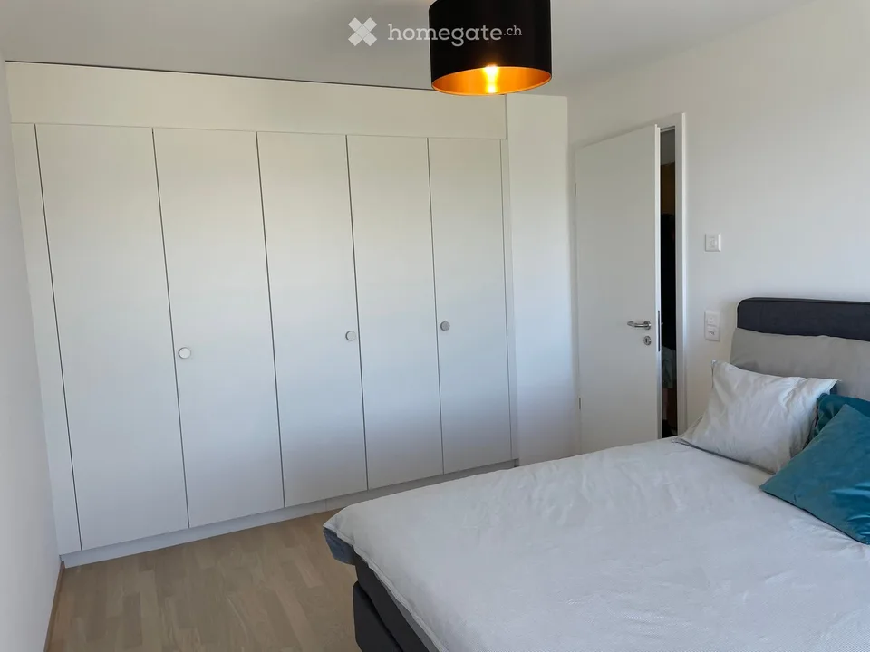 Appartement MEUBLÉ avec parking et balcon, charges incl. *** FURNISHED apartment charges incl.