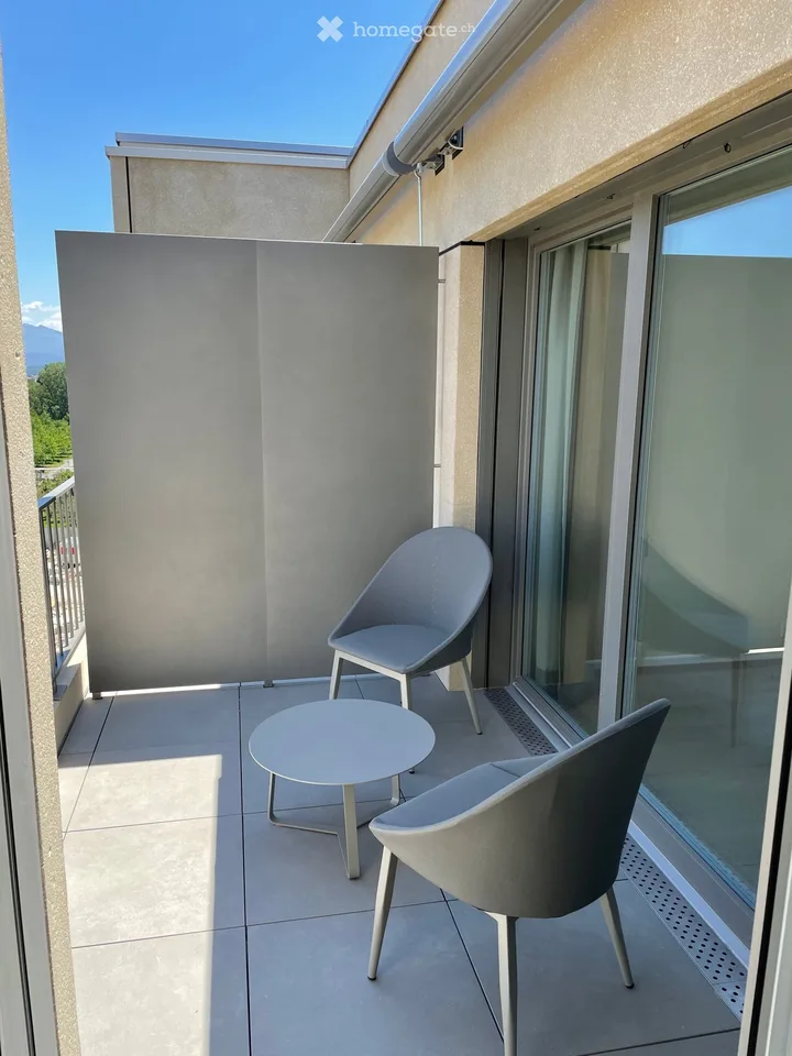 Appartement MEUBLÉ avec parking et balcon, charges incl. *** FURNISHED apartment charges incl.