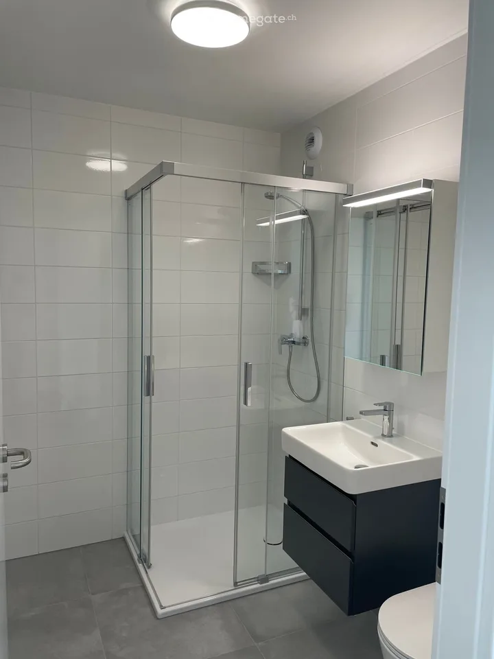 Appartement MEUBLÉ avec parking et balcon, charges incl. *** FURNISHED apartment charges incl.