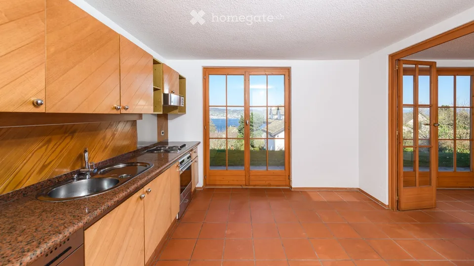Grosszügige 3.5-Zimmer-Wohnung mit Garten und Seesicht in Wädenswil