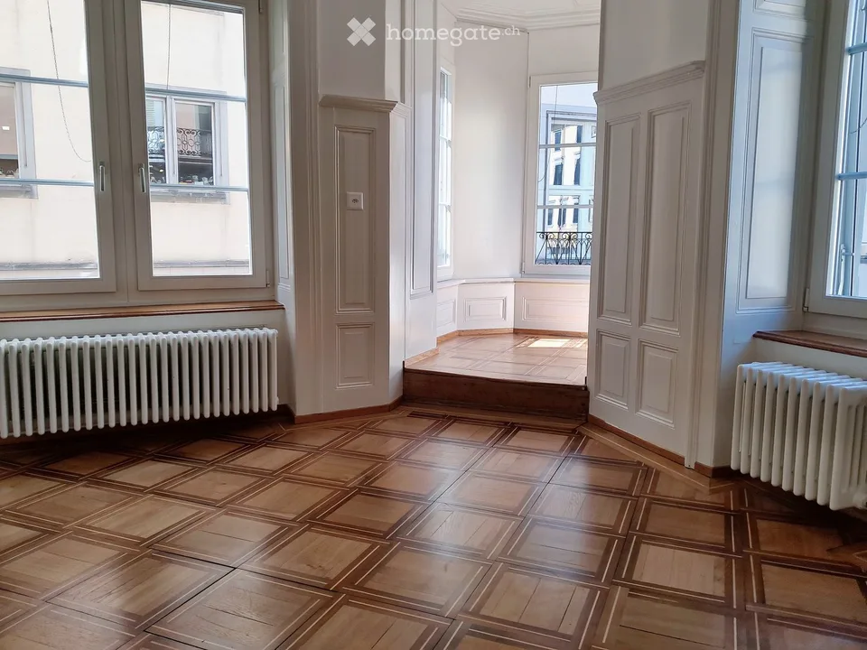 Charming 3.5-room old building apartment at Brunngasse 1, Zürich 8001 (central and lively residential area)
