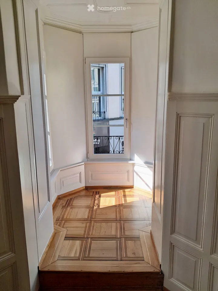 Charming 3.5-room old building apartment at Brunngasse 1, Zürich 8001 (central and lively residential area)