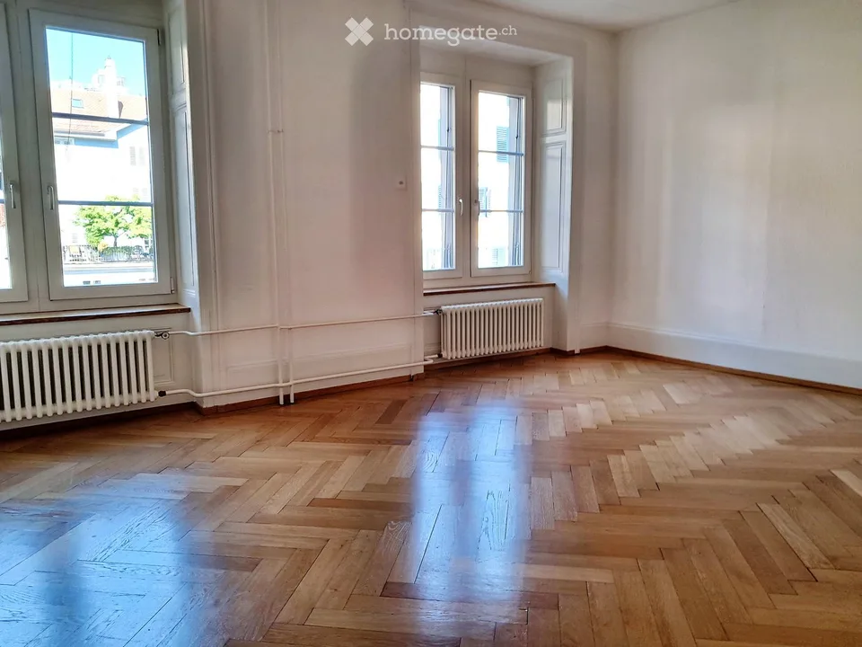 Charming 3.5-room old building apartment at Brunngasse 1, Zürich 8001 (central and lively residential area)