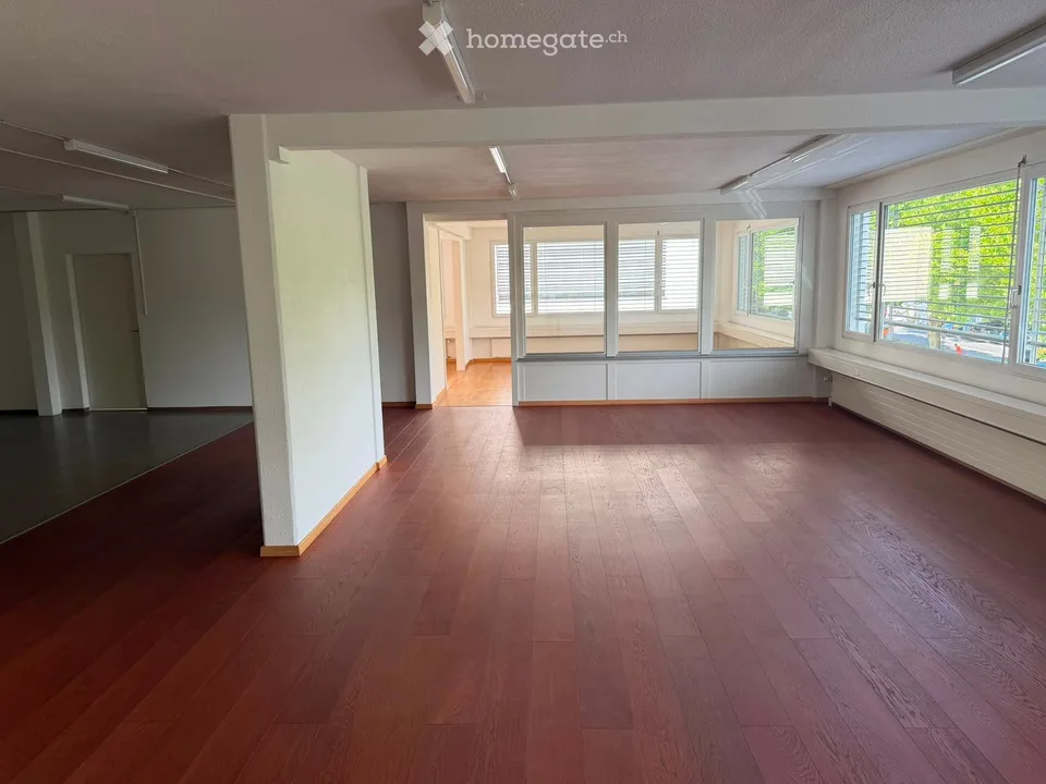 Bright office with 4 rooms in a quiet location in Baar