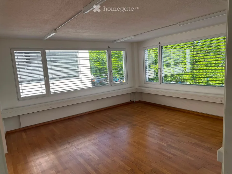 Bright office with 4 rooms in a quiet location in Baar