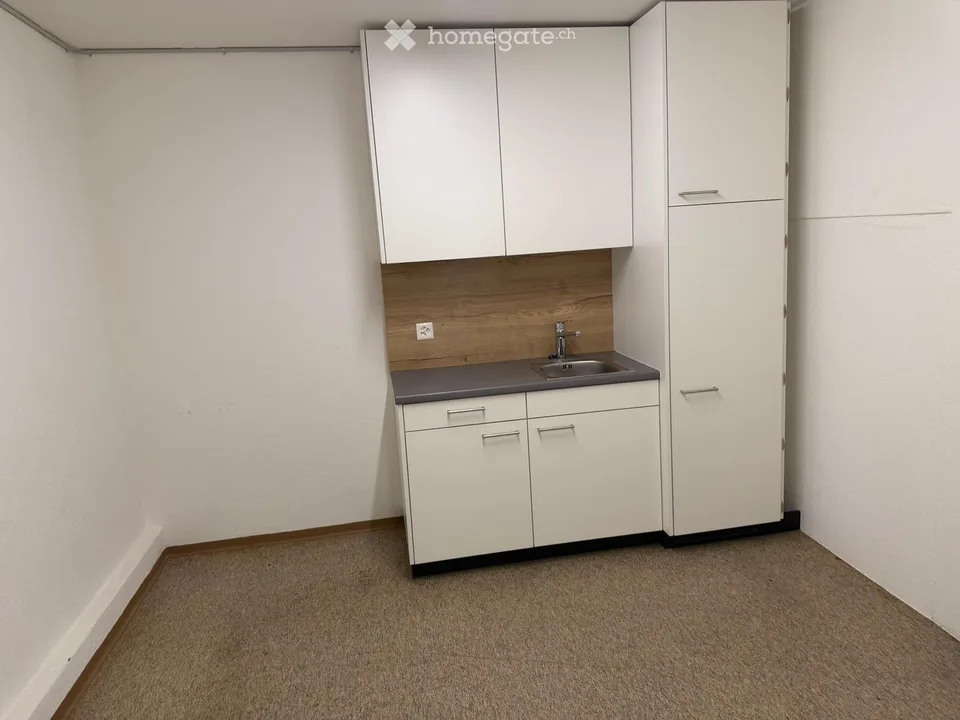 Bright office with 4 rooms in a quiet location in Baar