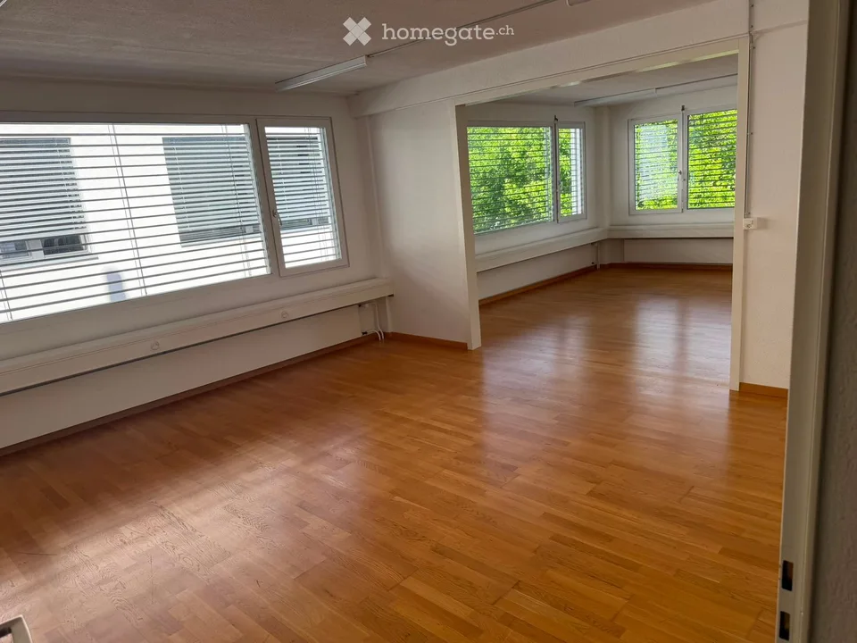 Bright office with 4 rooms in a quiet location in Baar