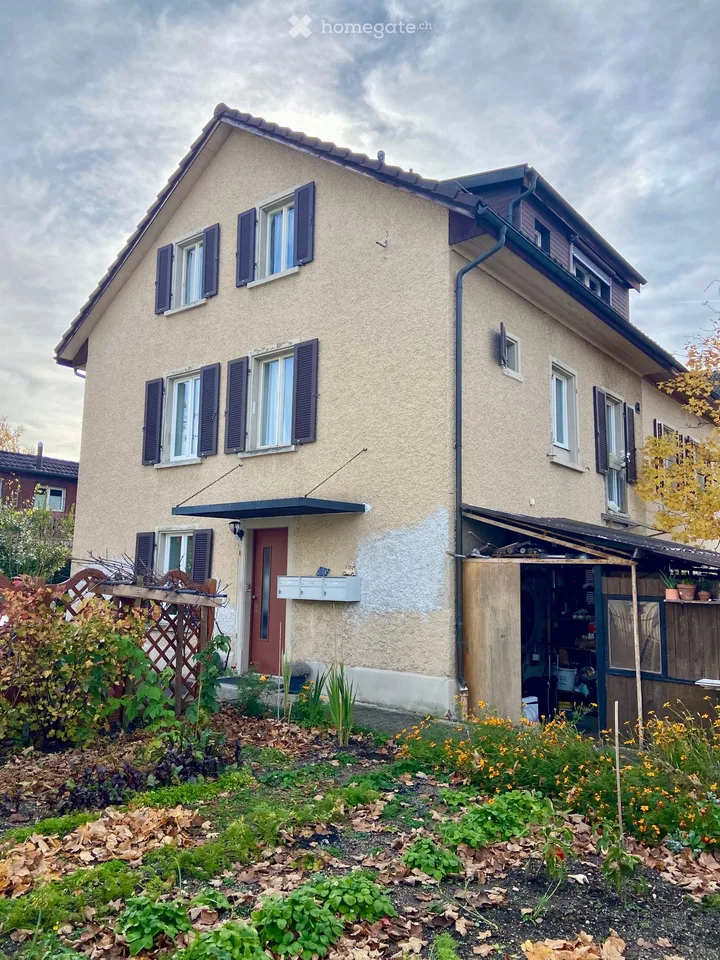 Charmant appartement mansarde de 1,5 pièces dans un immeuble ancien (temporaire!)