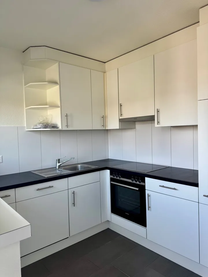 Helle 3.5-Zimmer-Wohnung mit Balkon und toller Aussicht in Rümlang