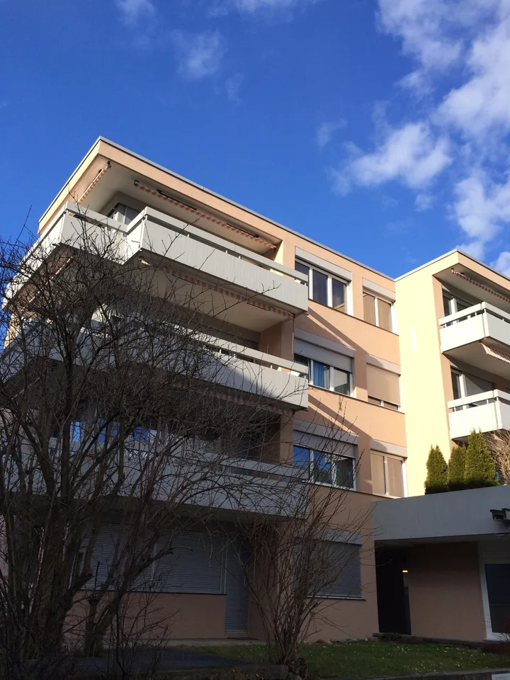Helle 3.5-Zimmer-Wohnung mit Balkon und toller Aussicht in Rümlang